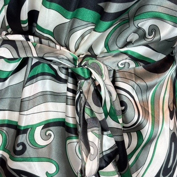 Dress Barn Womens Satin Flare Sleeve Green Baby Doll Tie Back Blouse SZ Petite L - Picture 5 of 12